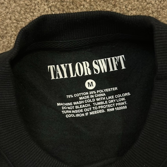 Sparking up my darkest night crewneck Taylor Swift - Picture 3 of 7